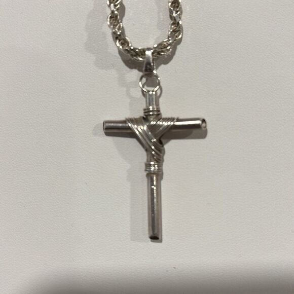 Italy 925 Sterling Silver Cross Pendant and Chain - Picture 2 of 5